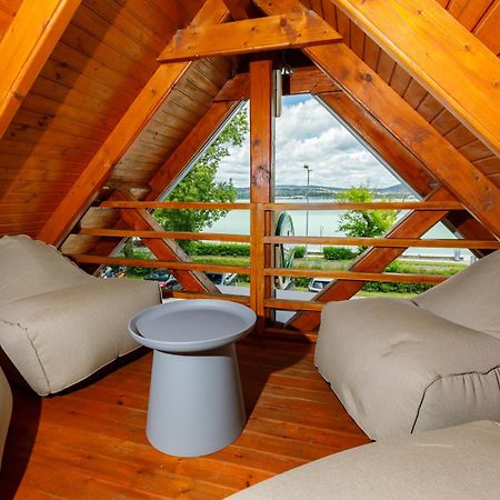 Lepke Apartmanhaz Es Etterem Tihany Exterior photo