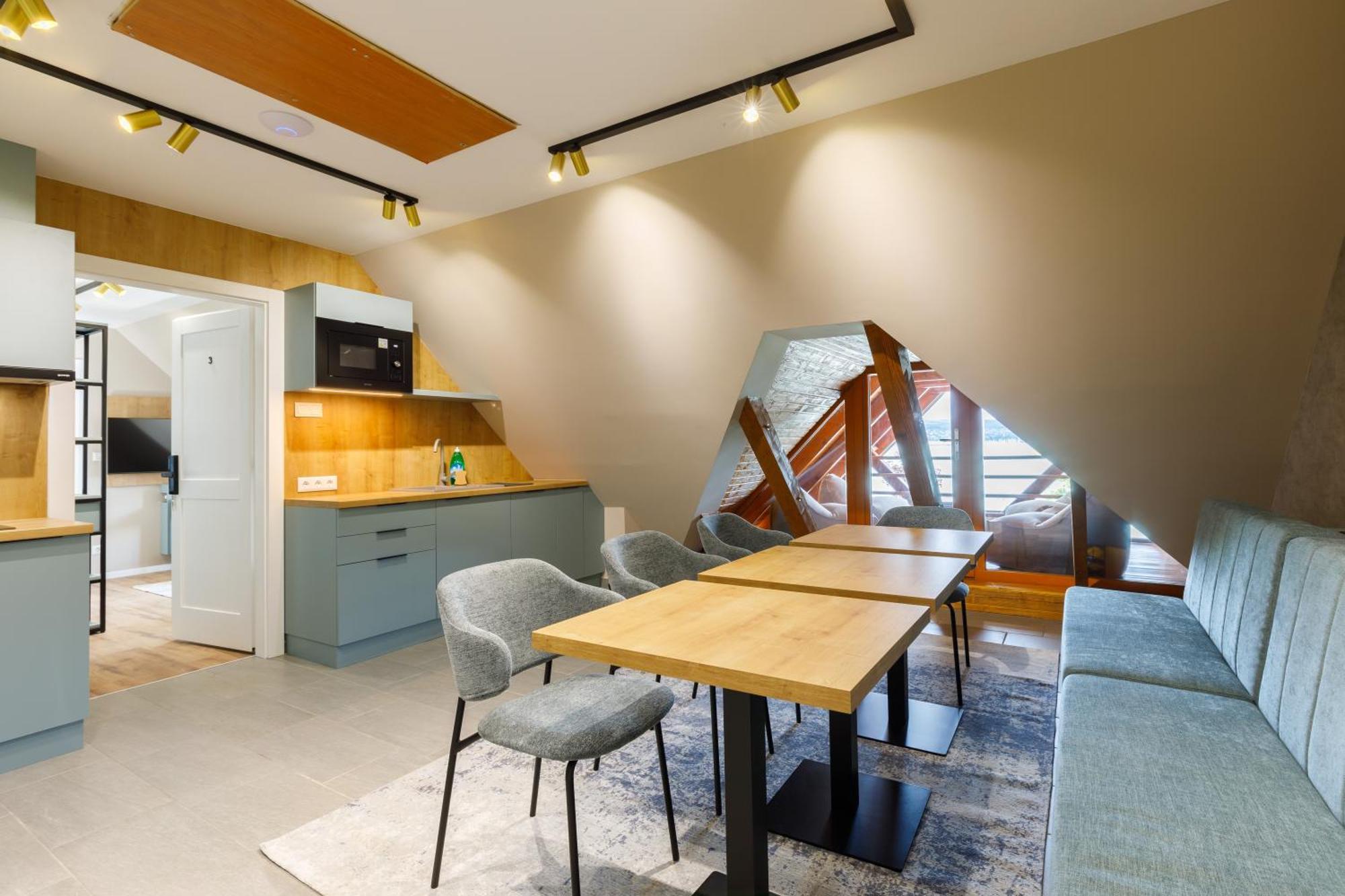 Lepke Apartmanhaz Es Etterem Tihany Exterior photo