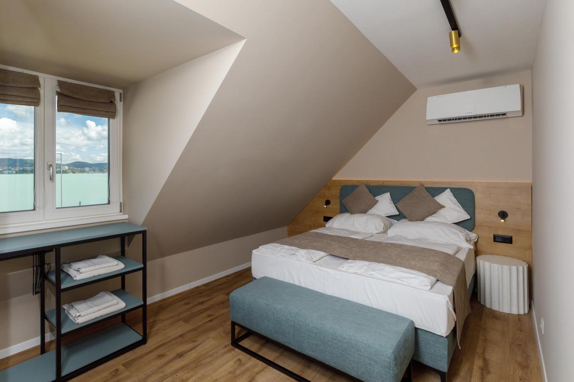 Lepke Apartmanhaz Es Etterem Tihany Exterior photo