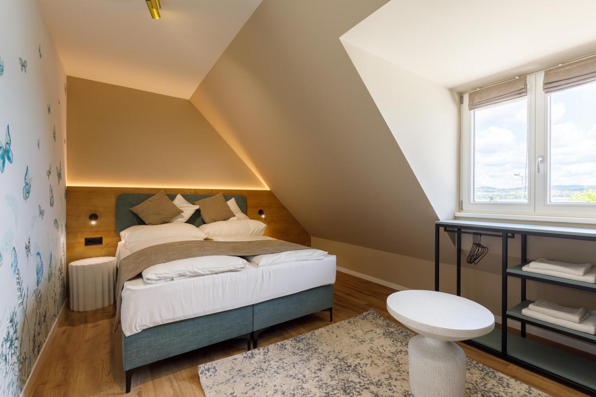 Lepke Apartmanhaz Es Etterem Tihany Exterior photo