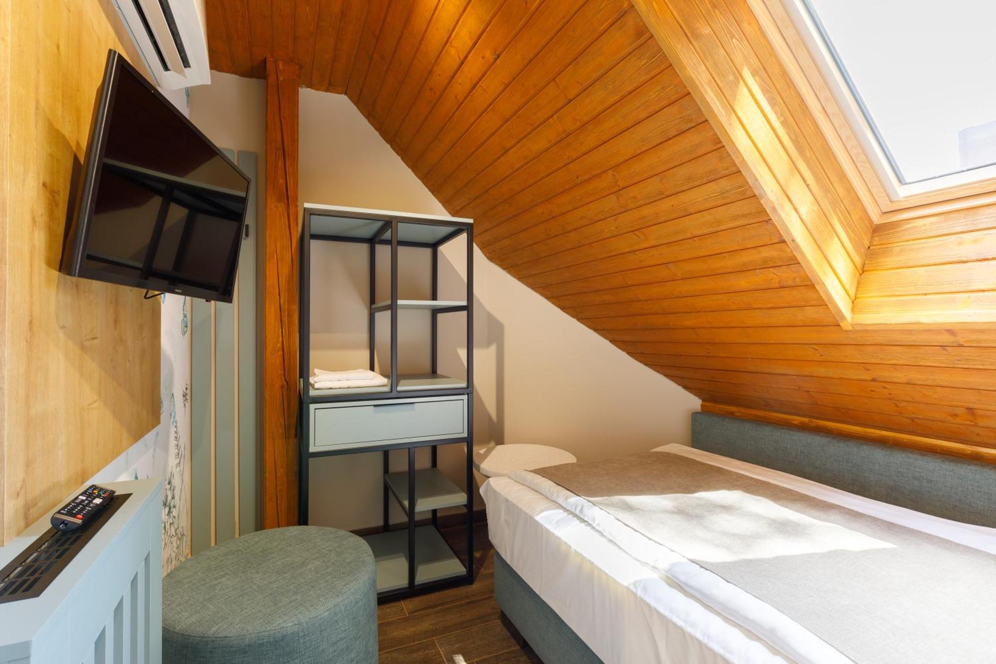 Lepke Apartmanhaz Es Etterem Tihany Exterior photo